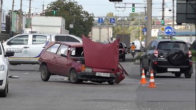 Повідомили про стан травмованих в аварії на Карпенка-Карого в Луцьку