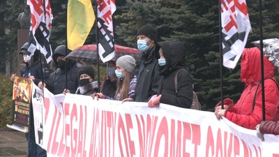 Біля Харківської облдержадміністрації вимагали припинити видобуток газу Біля Харківської облдержадміністрації вимагали припинити видобуток газу