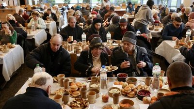 Минулорічний різдвяний обід для бездомних