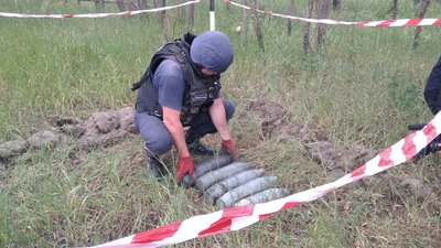 Розміновують околиці села – рятувальники Житомирщини планують обстежити 12 гектарів територій Розміновують околиці села – рятувальники Житомирщини планують обстежити 12 гектарів територій
