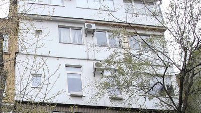 У Бердичеві під час відеостріму з вікна випав чоловік. Він загинув
