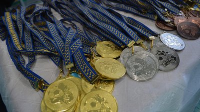 Медалі змагань "Пліч-о-пліч" зі Збаразької громади, Тернопіль, квітня, 2024 Медалі змагань "Пліч-о-пліч" зі Збаразької громади, Тернопіль, квітня, 2024