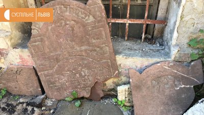 У дворику львівського музею "Тюрма на Лонцького" знайшли єврейські надгробні плити У дворику львівського музею "Тюрма на Лонцького" знайшли єврейські надгробні плити