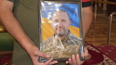 У Луцьку попрощалися з полеглим воїном Володимиром Чернишем У Луцьку попрощалися з полеглим воїном Володимиром Чернишем