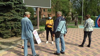 На Миколаївщині протестували проти дистанційного навчання На Миколаївщині протестували проти дистанційного навчання