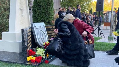 У Києві відкрили пам'ятник на честь киян-захисників України