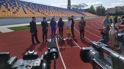 Зеленський на Прикарпатті: перевірив дорогу, відкрив стадіон