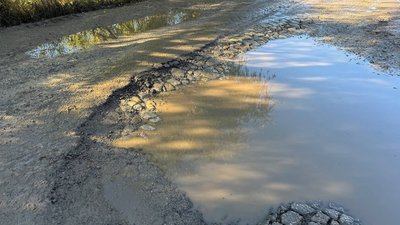 Руйнується найдовша дорога Кіровоградщини. Чи планують ремонт і що кажуть про дорогу місцеві жителі Руйнується найдовша дорога Кіровоградщини. Чи планують ремонт і що кажуть про дорогу місцеві жителі