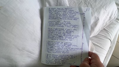 "Попросила віддати паспорт". Російський солдат побив 75-річну жінку, яка евакуювалася з Херсону "Попросила віддати паспорт". Російський солдат побив 75-річну жінку, яка евакуювалася з Херсону