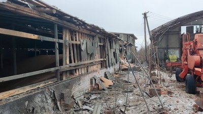 Пошкоджено декілька підприємства та техніку: подробиці обстрілу у Семенівській громаді на Чернігівщині Пошкоджено декілька підприємства та техніку: подробиці обстрілу у Семенівській громаді на Чернігівщині