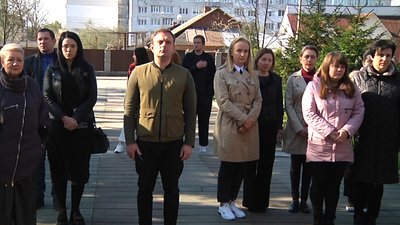 На Житомирщині жителі громади разом із митцями щодня долучаються до всеукраїнської хвилини мовчання На Житомирщині жителі громади разом із митцями щодня долучаються до всеукраїнської хвилини мовчання
