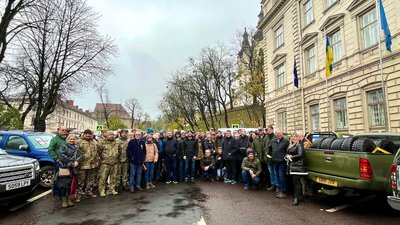 Передача автівок від британських фермерів Передача автівок від британських фермерів