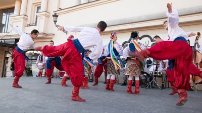 Закарпатський народний хор дав благодійний концерт на підтримку 128 бригади