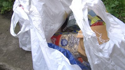 У Луцьку майже сотня переселенців щодня стоять у черзі за допомогою У Луцьку майже сотня переселенців щодня стоять у черзі за допомогою