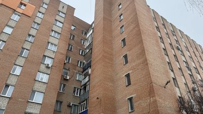 Через талий сніг затоплює багатоповерхівку на Богдана Хмельницького Через талий сніг затоплює багатоповерхівку на Богдана Хмельницького