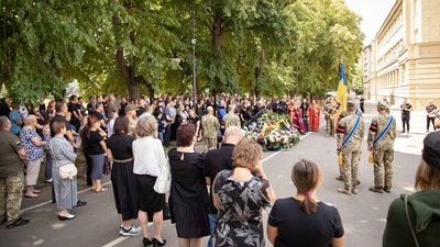 В Ужгороді попрощалися із полеглим захисником Русланом Ференці В Ужгороді попрощалися із полеглим захисником Русланом Ференці