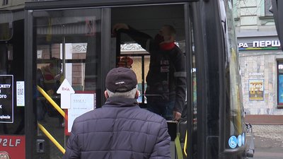 КП "Електроавтотранс" не влаштовуватиме протести щодо заборони стоячих місць у транспорті КП "Електроавтотранс" не влаштовуватиме протести щодо заборони стоячих місць у транспорті