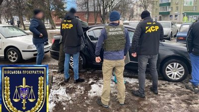 Одного з керівників заводу "Імпульс" на Сумщині спіймали на хабарі Одного з керівників заводу "Імпульс" на Сумщині спіймали на хабарі