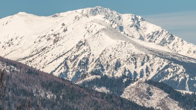 Засніжені гори в Марамуреші, Румунія