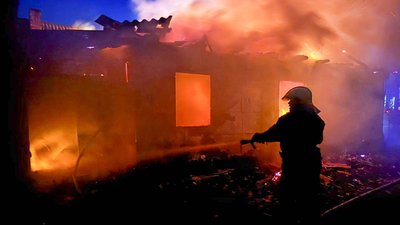 Тіло чоловіка без ознак життя виявили під час гасіння пожежі на Рівненщині