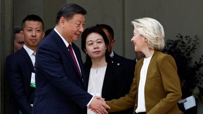 Президентка ЄК фон дер Ляєн і глава КНР Сі Цзіньпін зустрілися у Парижі