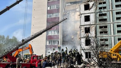 В Умані на Черкащині під час масованого обстрілу влучили у багатоповерхівку. Що відомо В Умані на Черкащині під час масованого обстрілу влучили у багатоповерхівку. Що відомо