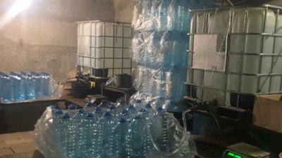 Розливали у гаражі: у Харкові поліцейські вилучили 12 тонн спирту
