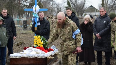 На Черкащині в останню путь провели молодшого сержанта На Черкащині в останню путь провели молодшого сержанта