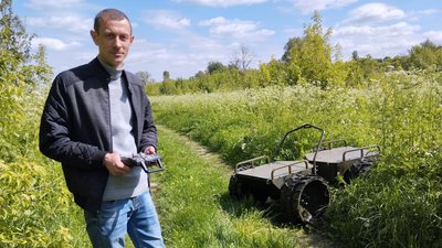 На Полтавщині волонтери виготовляють роботизовані платформи для військових На Полтавщині волонтери виготовляють роботизовані платформи для військових