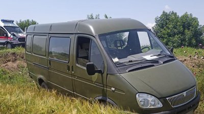В Одеській області "швидка" зіткнулася з автівкою морської охорони: травмувалися троє людей В Одеській області "швидка" зіткнулася з автівкою морської охорони: травмувалися троє людей