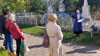 Екскурсія на кладовище та кадетський місток. У Сумах відзначили 200-річчя з дня народження Івана Харитоненка Екскурсія на кладовище та кадетський місток. У Сумах відзначили 200-річчя з дня народження Івана Харитоненка