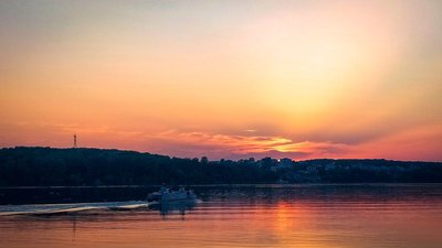 Нічний Тернопіль без вуличного світла: фотограф зробив знімки міста під місячним сяйвом Нічний Тернопіль без вуличного світла: фотограф зробив знімки міста під місячним сяйвом