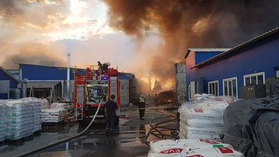 Занесення вогню: пожежу на гумфабриці на Харківщині розслідують як порушення пожежної безпеки