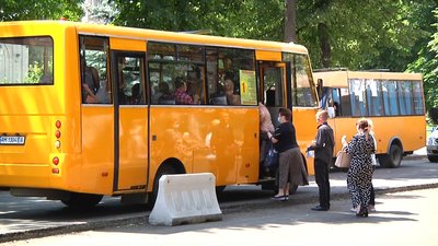 У центрі Житомира через капітальний ремонт дороги виникли затори У центрі Житомира через капітальний ремонт дороги виникли затори