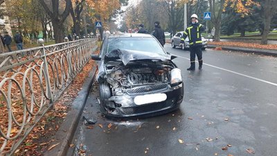 Гасили люди та рятувальники: у Рівному потрійна ДТП Гасили люди та рятувальники: у Рівному потрійна ДТП