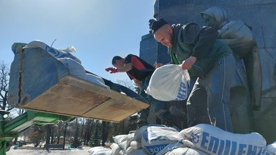 Укріплення пам'ятника Шевченку Харків