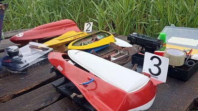 Запускали швидкісні радіокеровані моделі: в Житомирі вихованці гуртка судномоделювання готуються до змагань Запускали швидкісні радіокеровані моделі: в Житомирі вихованці гуртка судномоделювання готуються до змагань
