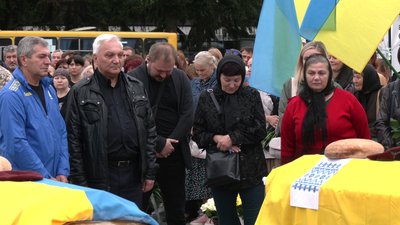 У Рівному попрощались із загиблими бійцями В'ячеславом Дмитруком та Валерієм Петрицюком