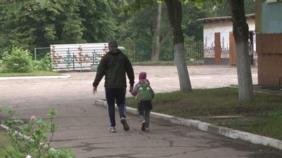 У Дніпрі відновили роботу 13 дитсадків, але що робити з персоналом 60+, не вирішили