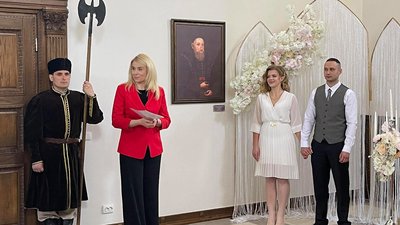 У замку на Рівненщині почали одружувати у стилі Середньовіччя. Скільки це коштує молодятам У замку на Рівненщині почали одружувати у стилі Середньовіччя. Скільки це коштує молодятам