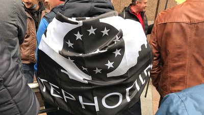 Власники автомобілів на єврономерах з Тернопільщини протестують під Верховною Радою Власники автомобілів на єврономерах з Тернопільщини протестують під Верховною Радою