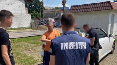 На Львівщині чоловіка підозрюють в організації виїзду ухилянтів за кордон