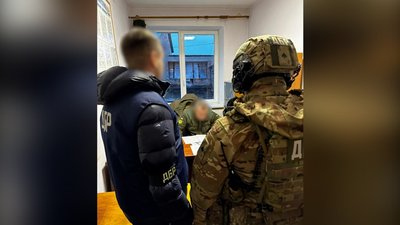 Непридатний до служби за 3 тисячі доларів: на Львівщині викрили керівництво військкомату