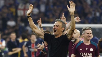Другий тренер в історії, який завоював требл з двома різними клубами