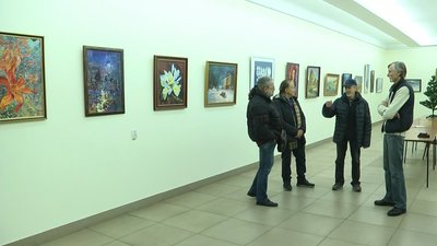 Пейзажі, натюрморти, портрети: у Житомирі відкрили нову виставку картин
