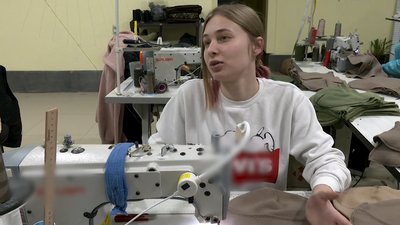 Черкащанка перелаштувала власний швейний бізнес на пошиття балаклав Черкащанка перелаштувала власний швейний бізнес на пошиття балаклав