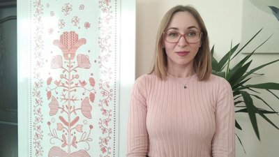 "Вишиті болем": у Житомирі відкрилася виставка рушників, які символізують історії жінок, що постраждали від насильства "Вишиті болем": у Житомирі відкрилася виставка рушників, які символізують історії жінок, що постраждали від насильства