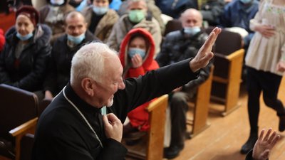 Колядки, вірші та подарунки. У Франківську провели різдвяний обід для безхатьків Колядки, вірші та подарунки. У Франківську провели різдвяний обід для безхатьків