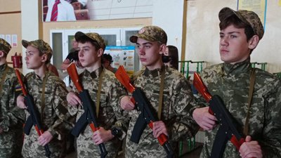 Учні в Попасній Учні в Попасній