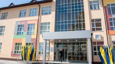 МОЗ оголосив конкурс для шкіл, в яких вакцинувалися 80% працівників. Розігруються комп'ютери